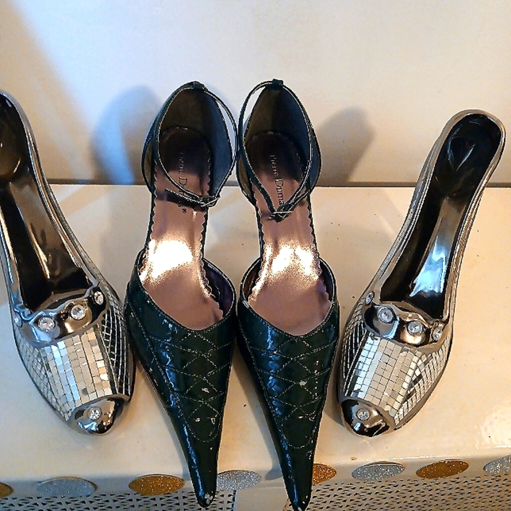 Pierre Dumas, Hunter Green, Size 8, Pointed-Toe, 3 1/2 inch Stiletto.